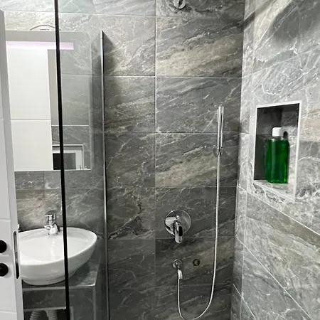 Star 1 Apartment *