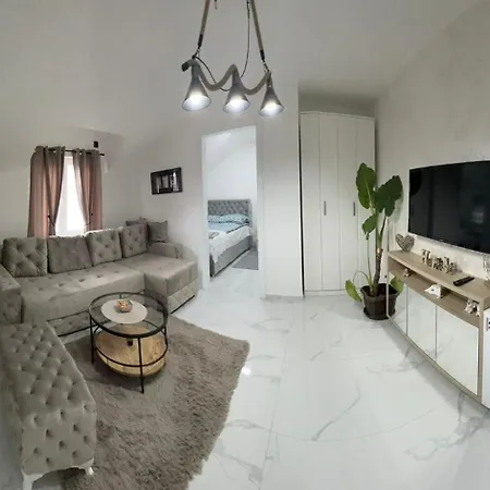 Star 1 Apartment *